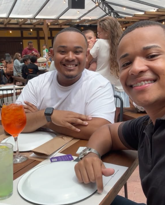 Thiago e Brunno, fundadores da Dois Irmãos